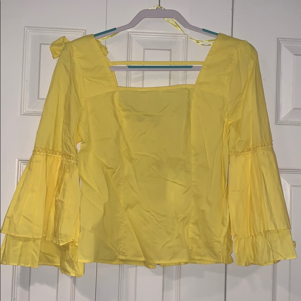 NEW!! Cute yellow top